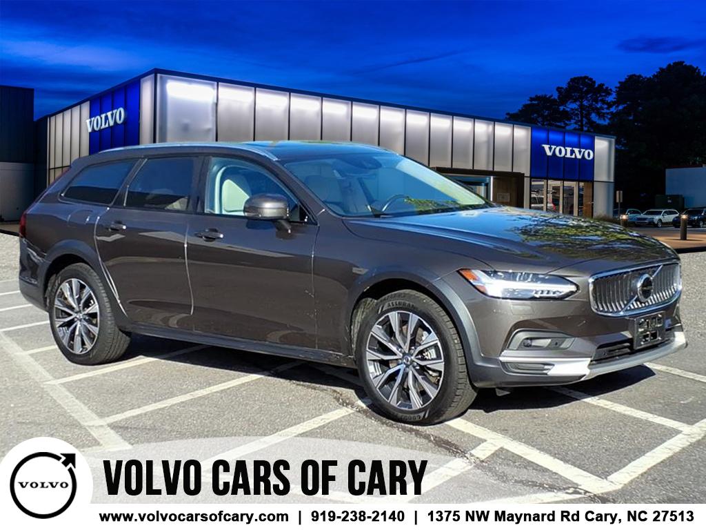 2021 Volvo V90 Cross Country Base's photo
