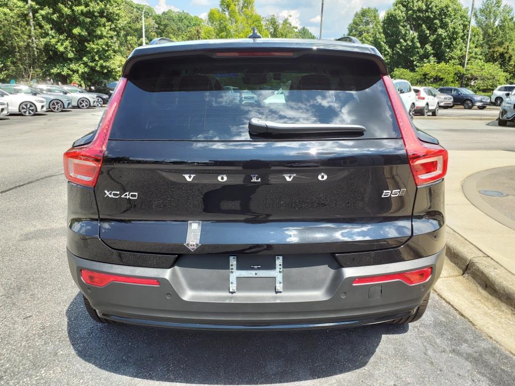 2025 Volvo XC40 Plus photo 4