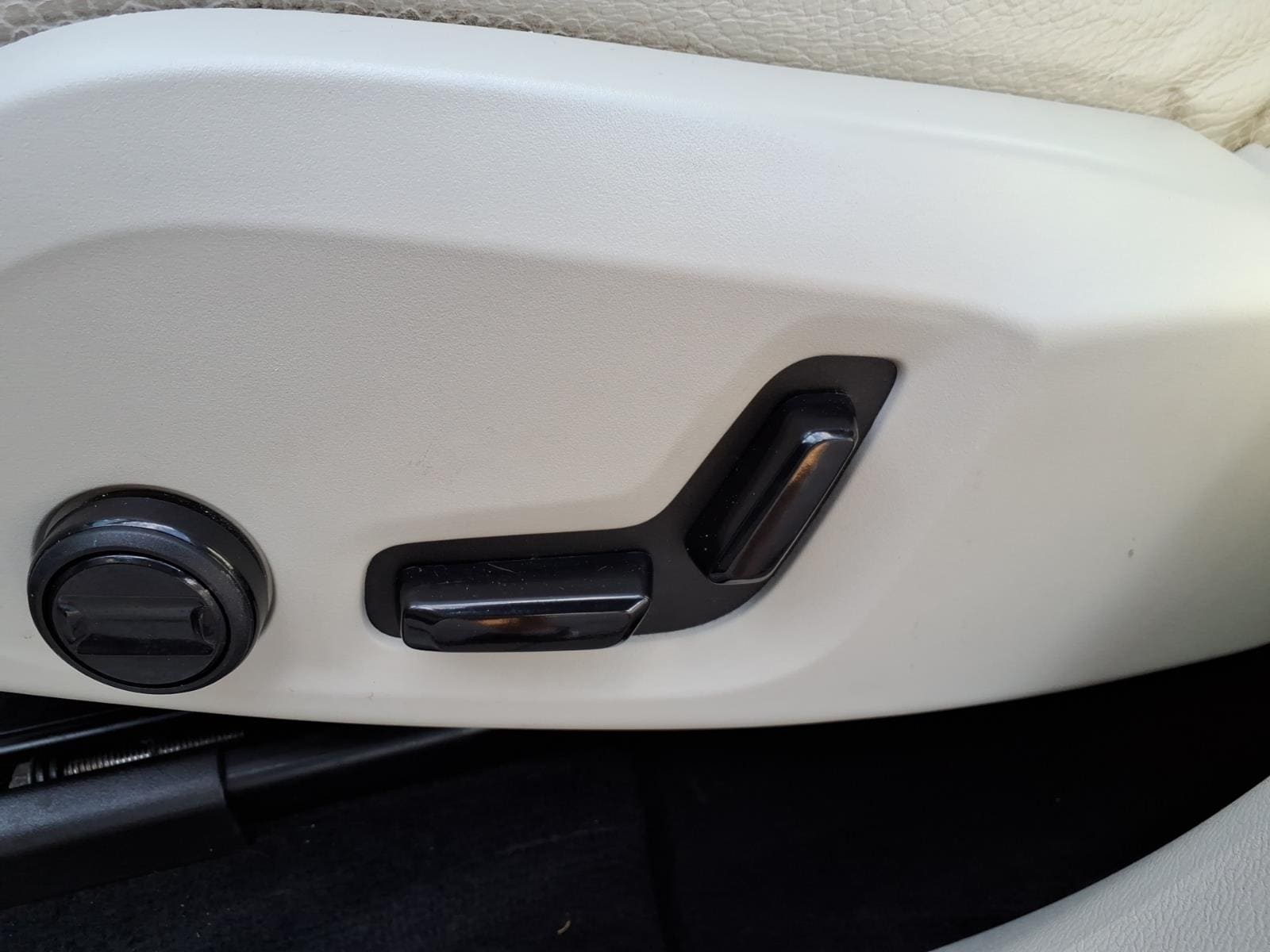 2023 Volvo XC60 Plus - Photo 17