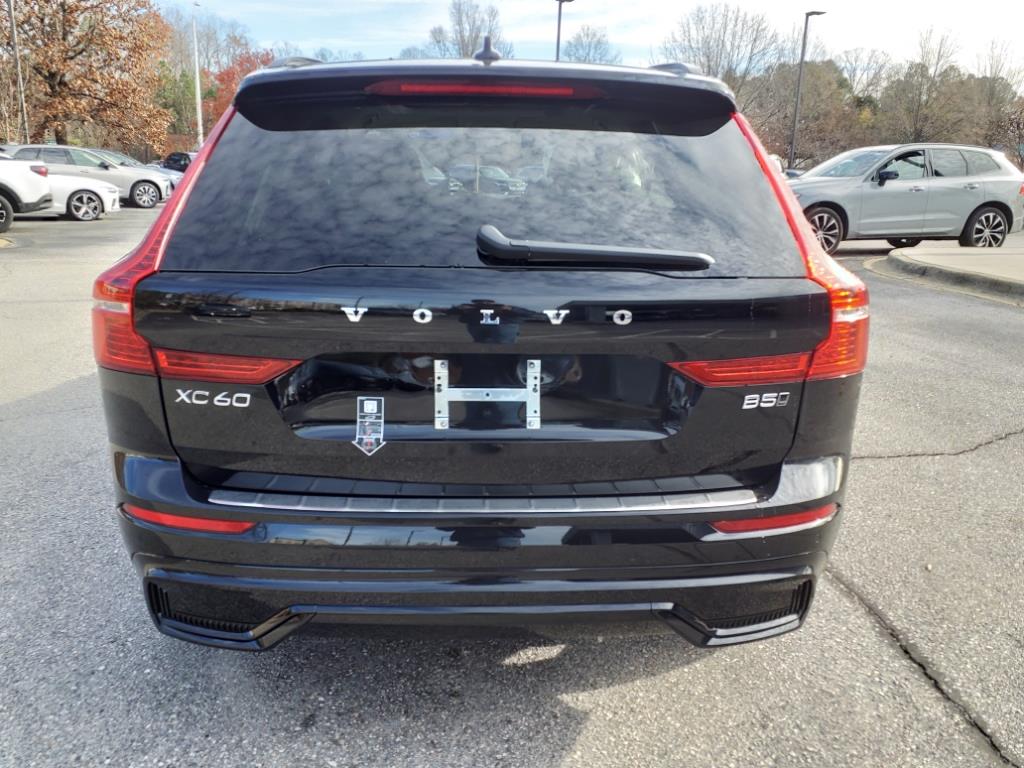 2025 Volvo XC60 B5 Plus photo 4