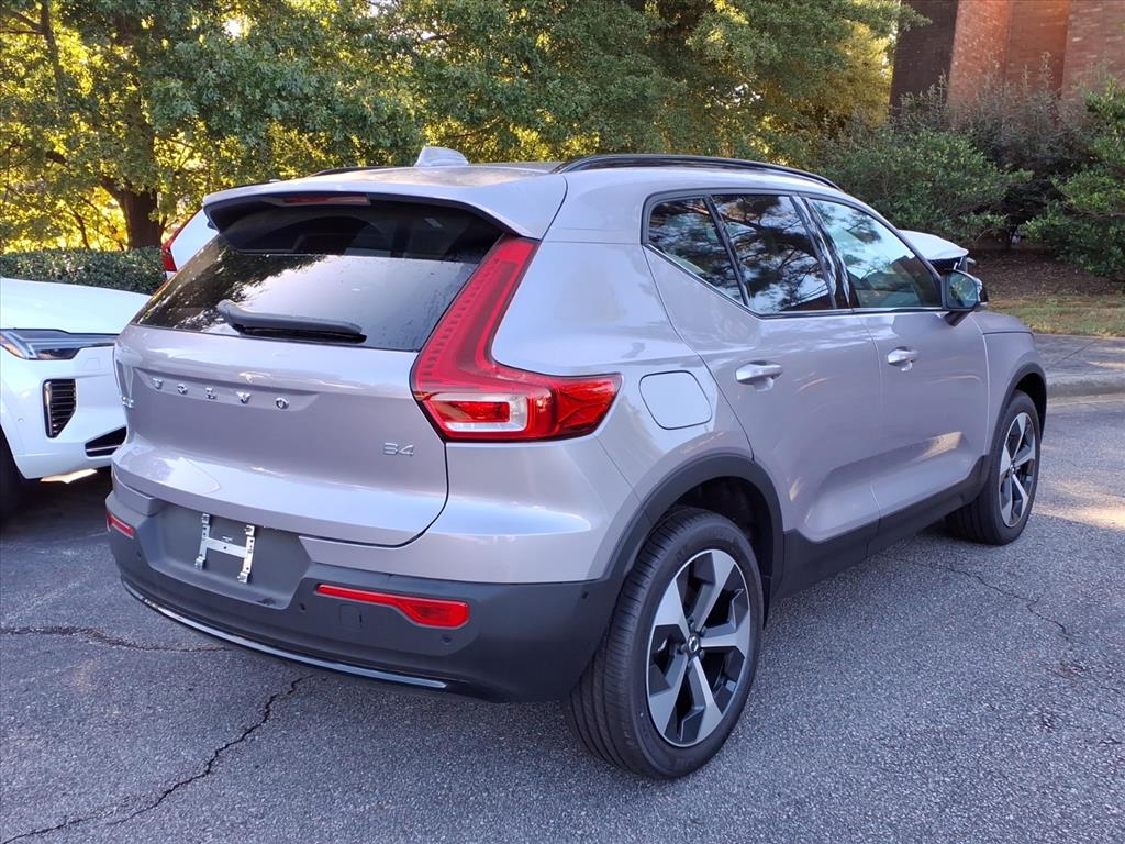 2026 Volvo XC40 Plus photo 2