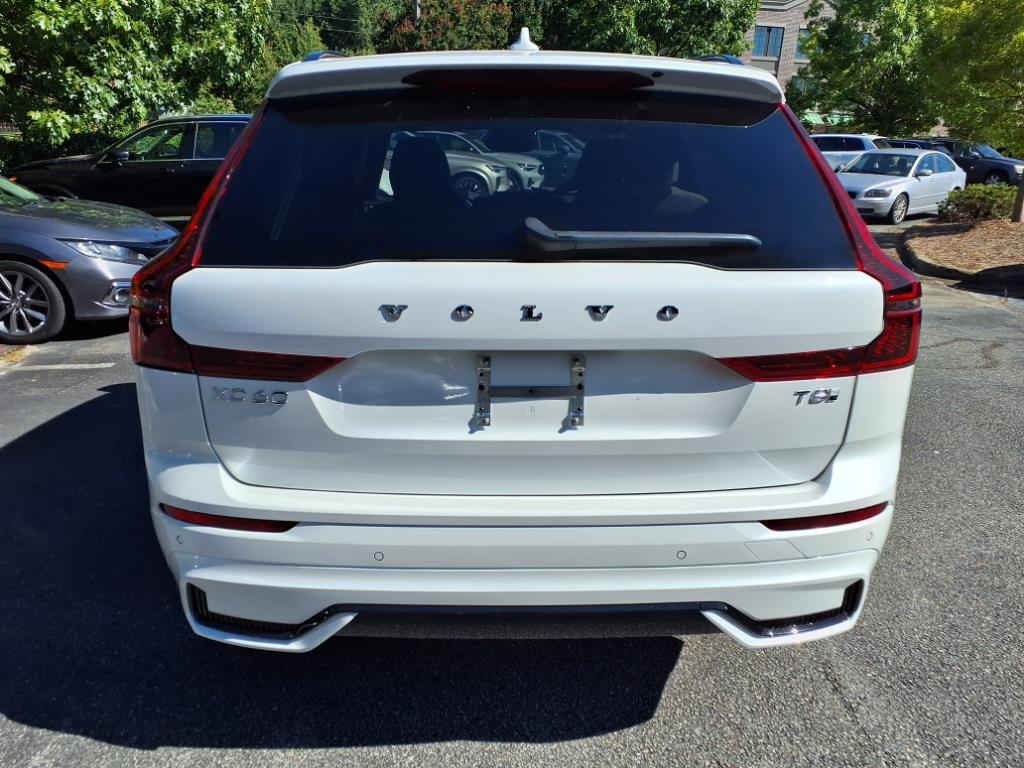 2026 Volvo XC60 Hybrid T8 Core photo 4
