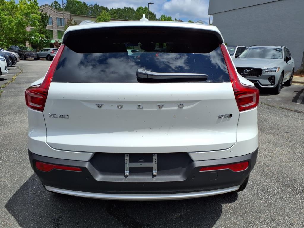 2025 Volvo XC40 Core photo 4