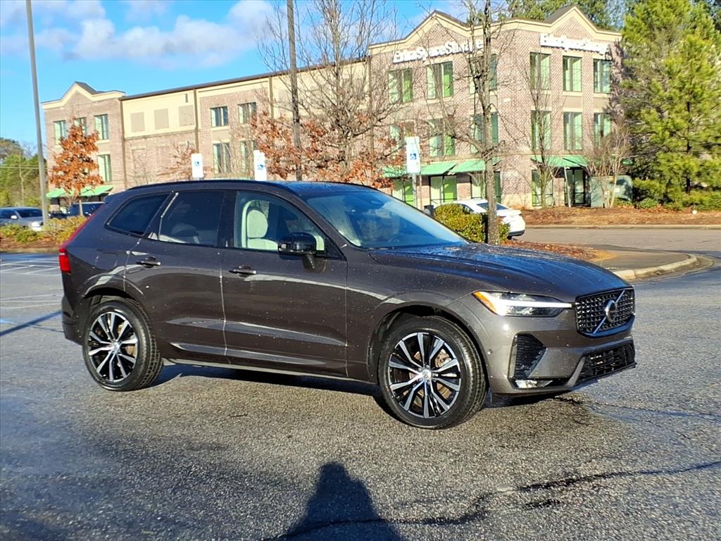 2023 Volvo XC60 Plus's photo