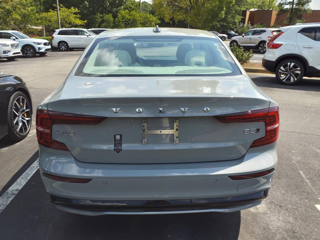 2024 Volvo S60 B5 Plus photo 4