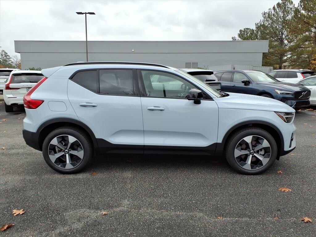 New 2026 Volvo XC40 B5 Plus SUV