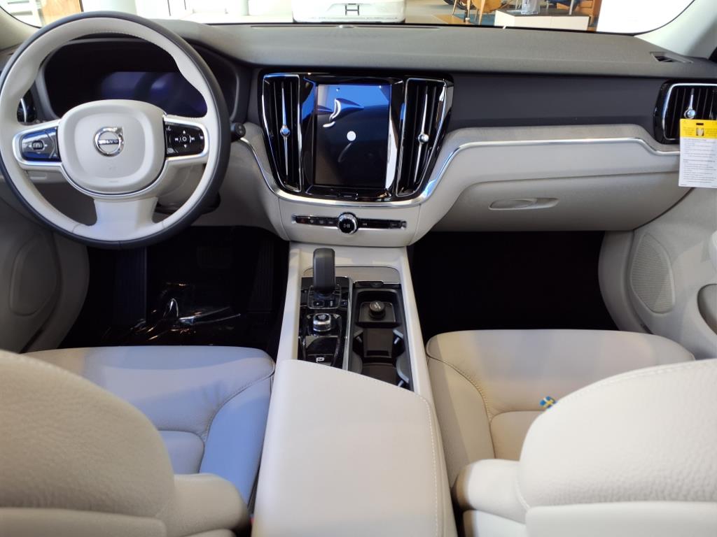 2025 Volvo V60 Cross Country Plus - Photo 9