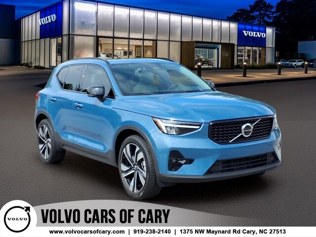 2023 Volvo XC40 B4 FWD Ultimate Dark SUV