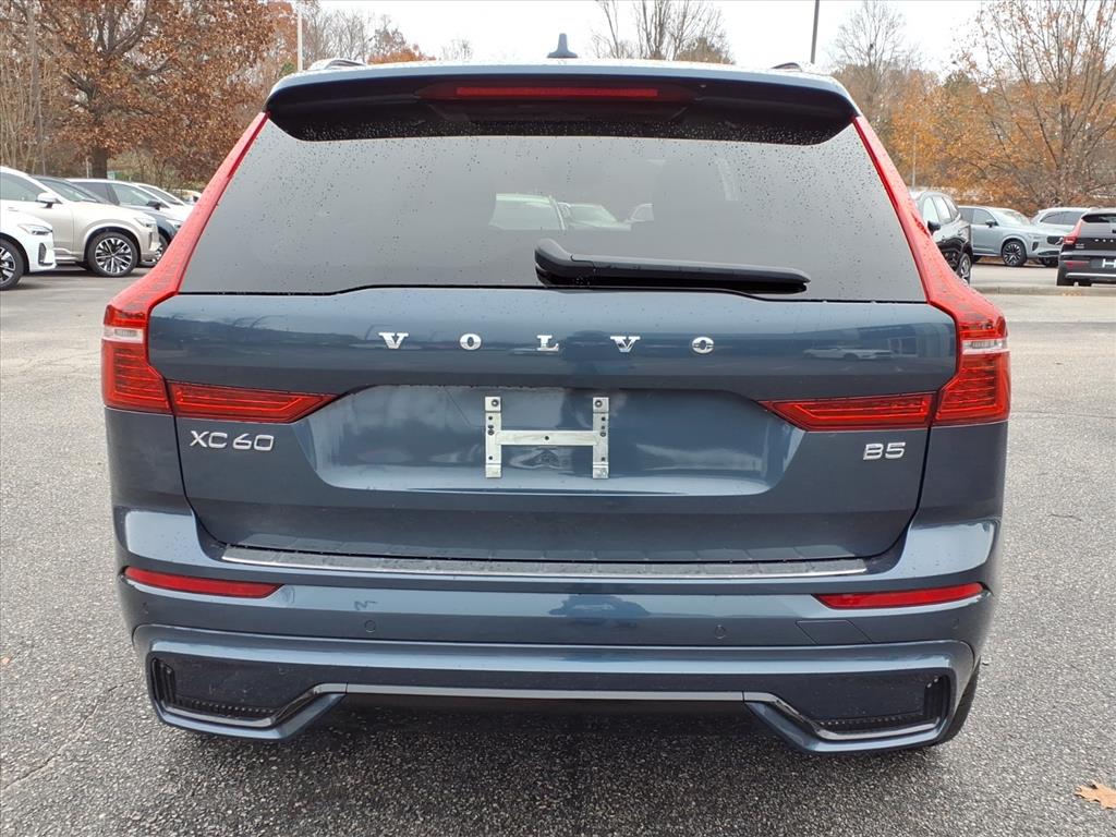 2023 Volvo XC60 B5 Plus photo 3