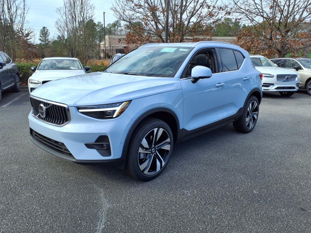 2025 Volvo XC40 photo 3