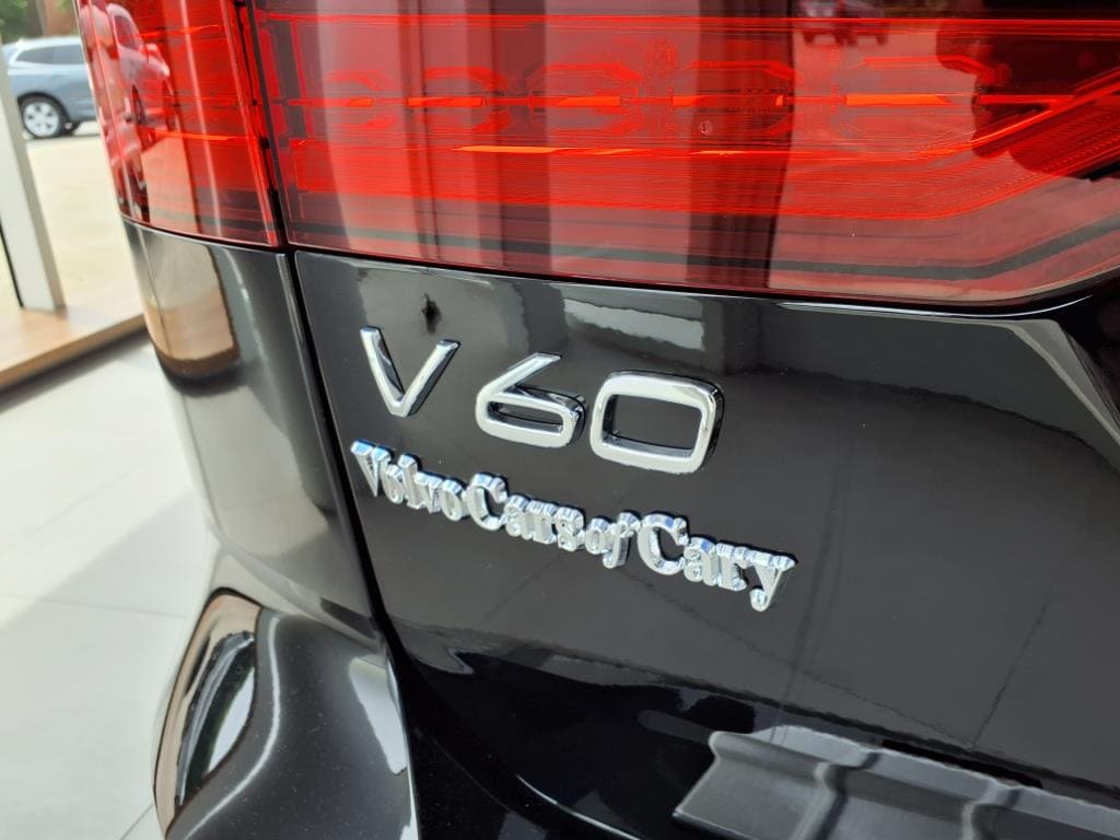 2025 Volvo V60 Cross Country Plus - Photo 6