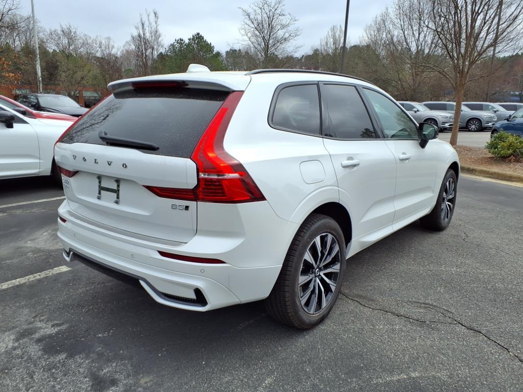 2025 Volvo XC60 B5 Core photo 3