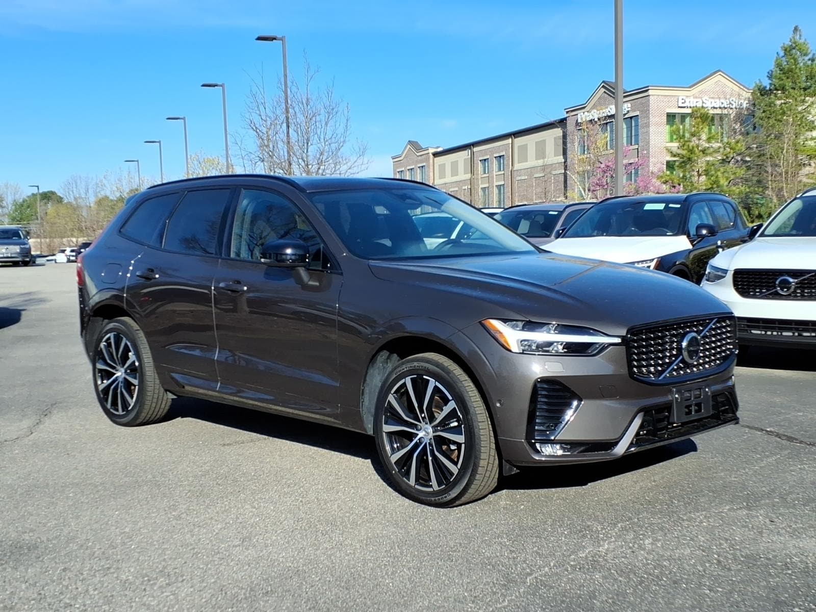 2025 Volvo XC60 B5 Plus Dark AWD's photo