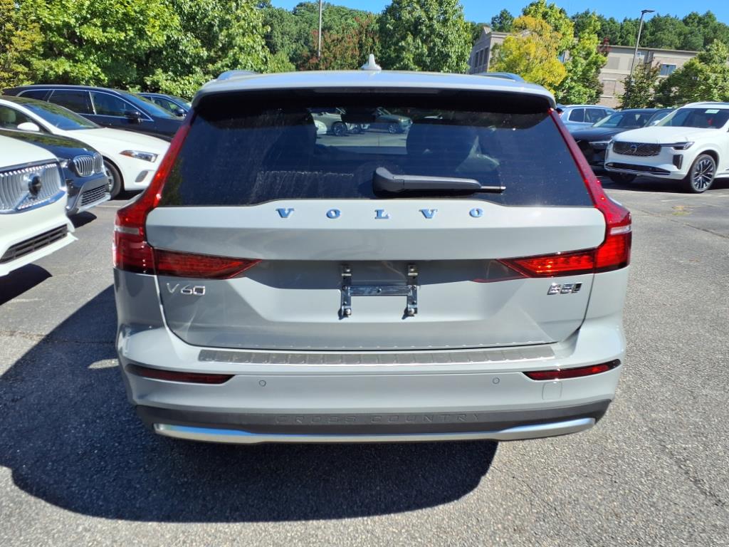 2026 Volvo V60 Cross Country B5 Plus photo 4