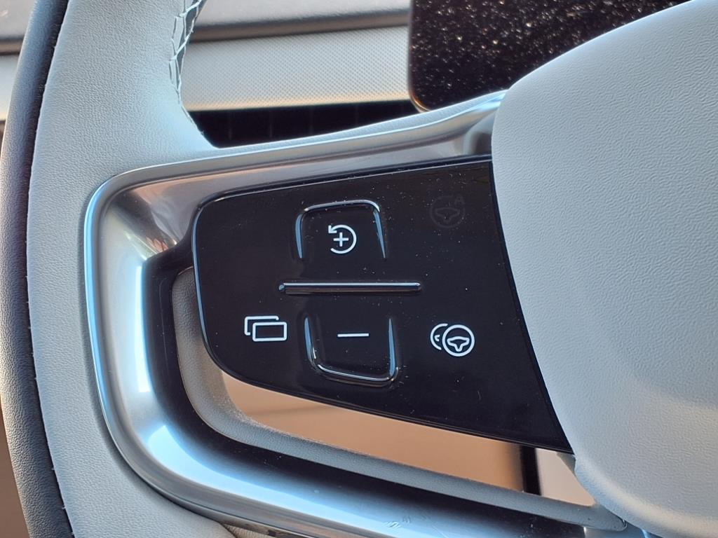 2025 Volvo EX90 Ultra - Photo 21