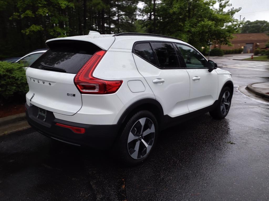2025 Volvo XC40 Plus photo 3