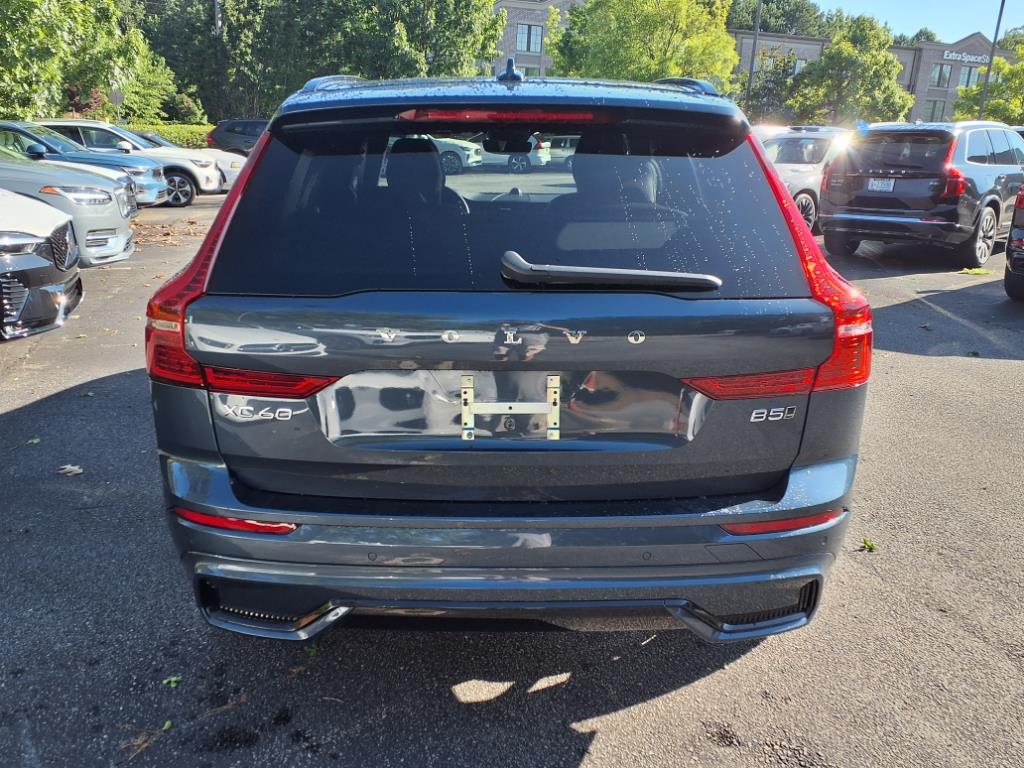 2025 Volvo XC60 B5 photo 3
