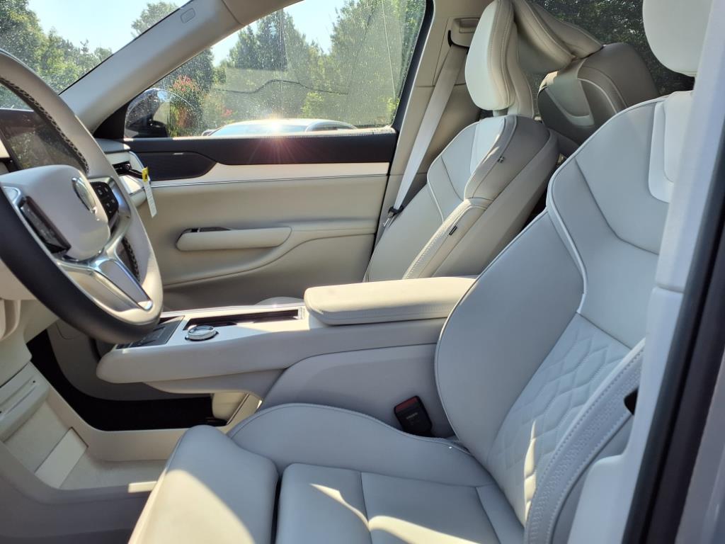 2025 Volvo EX90 Ultra - Photo 16