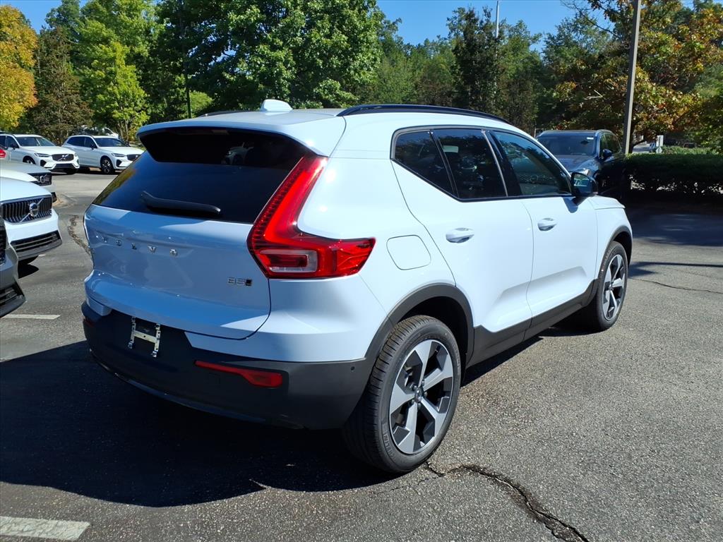 2026 Volvo XC40 Plus photo 2