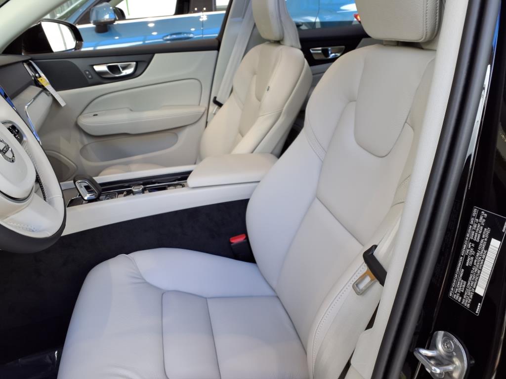 2025 Volvo V60 Cross Country Plus - Photo 15