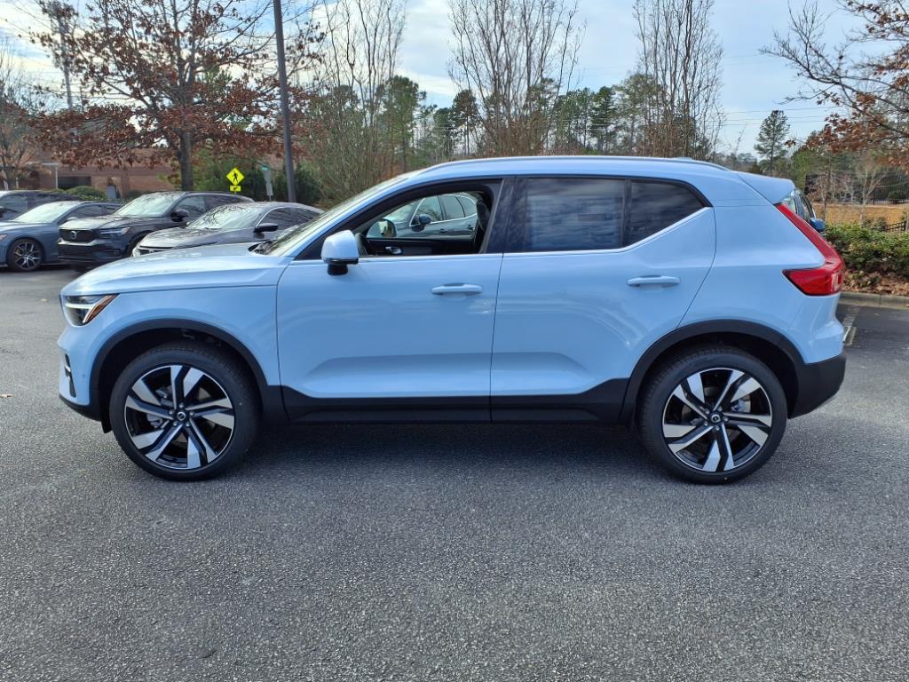 2025 Volvo XC40 photo 4