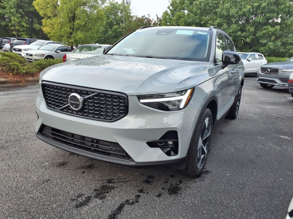 2026 Volvo XC40 Plus - Photo 8