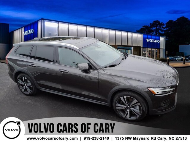 2025 Volvo V60 Cross Country B5 Plus Wagon