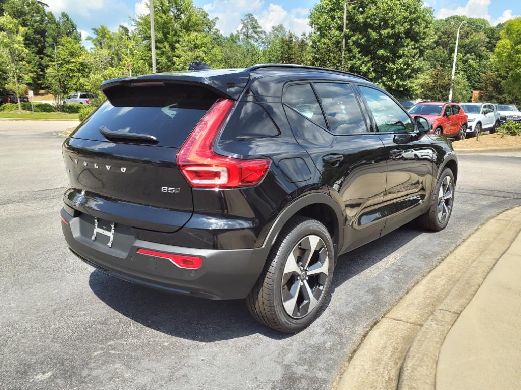 2025 Volvo XC40 Plus photo 3