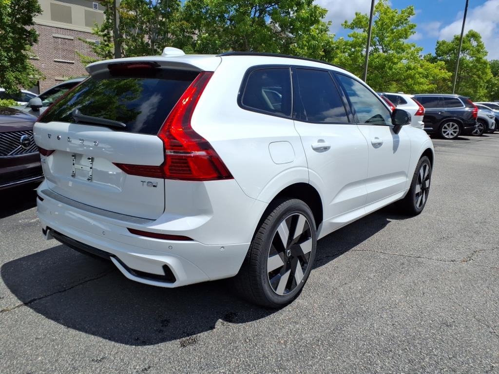 2025 Volvo XC60 T8 Plus photo 3