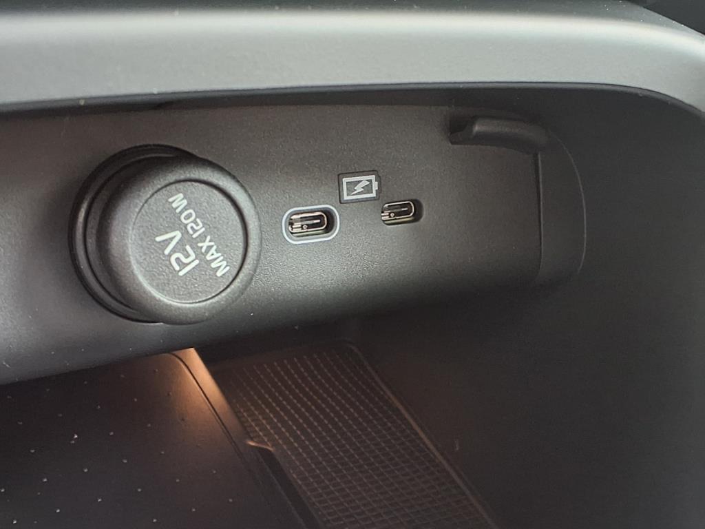 2026 Volvo XC40 Plus - Photo 21