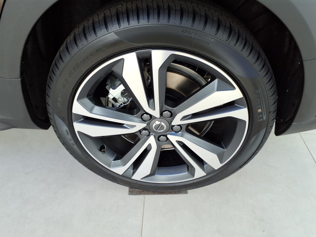 2025 Volvo V60 Cross Country Plus - Photo 8