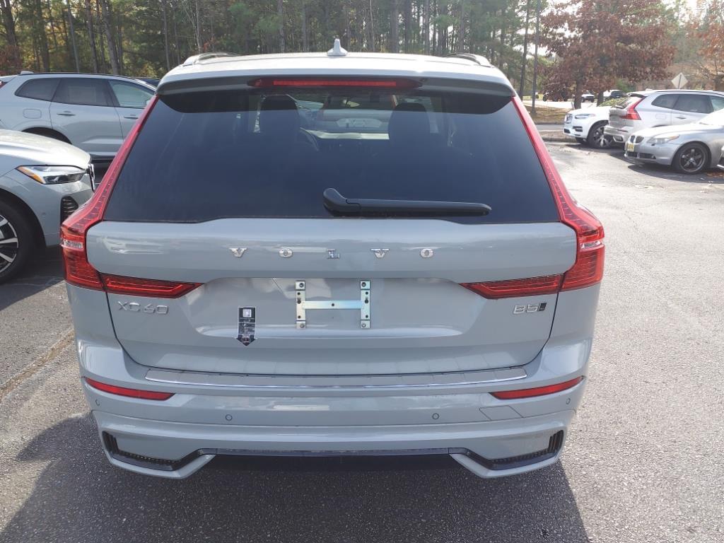 2025 Volvo XC60 B5 Core photo 2