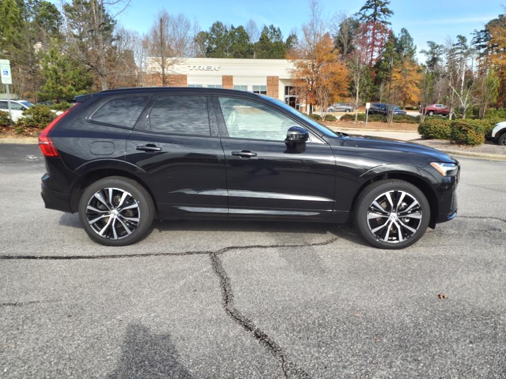 2025 Volvo XC60 B5 Plus photo 2