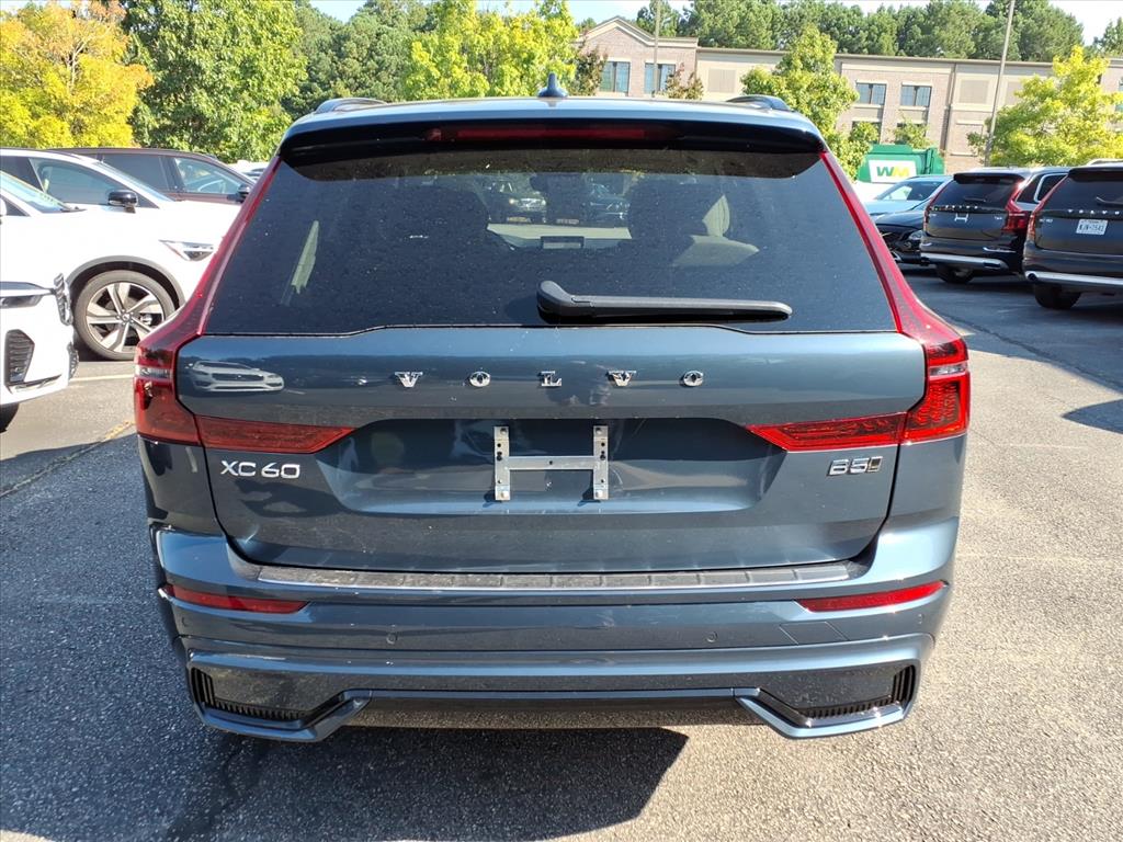 2026 Volvo XC60 B5 photo 4