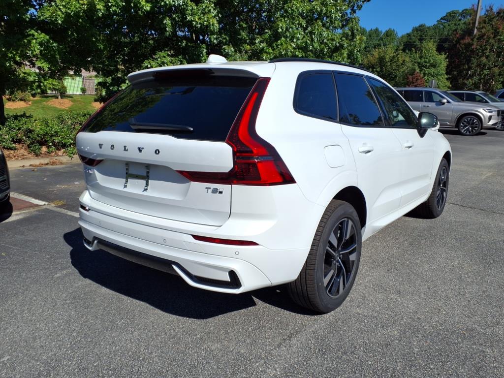 2026 Volvo XC60 Hybrid T8 Core photo 3