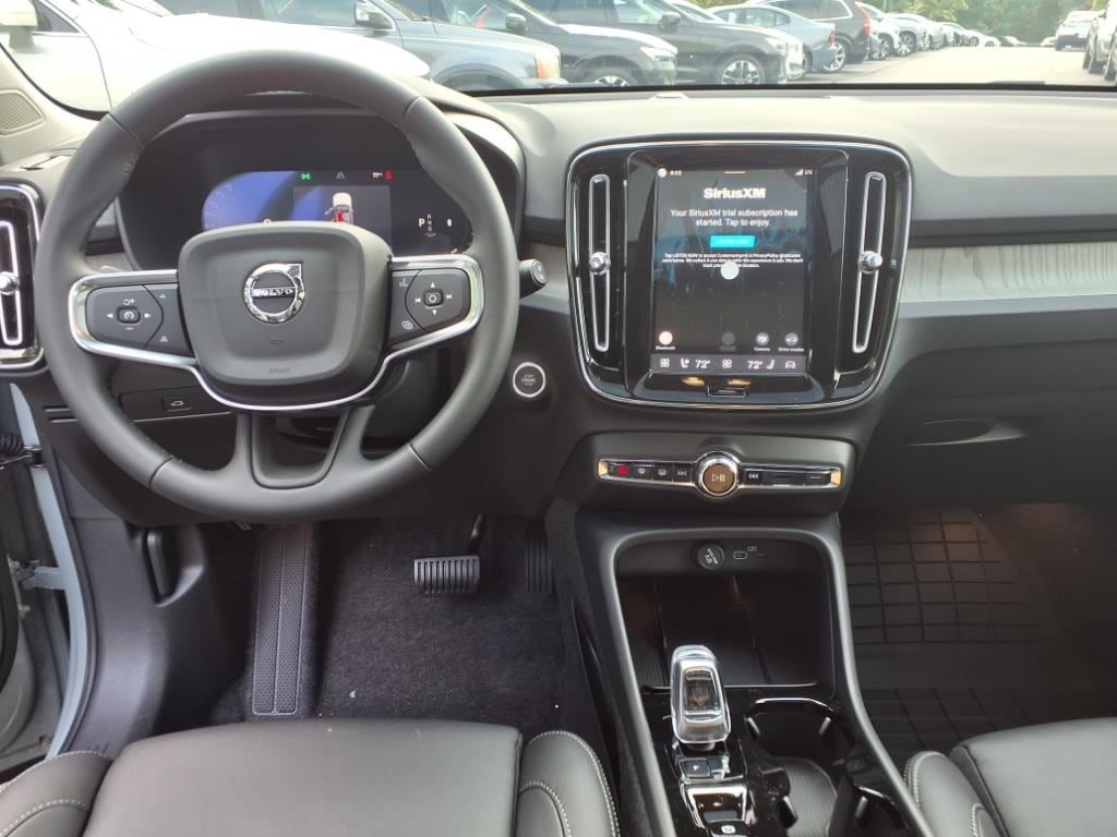 2026 Volvo XC40 Plus - Photo 12