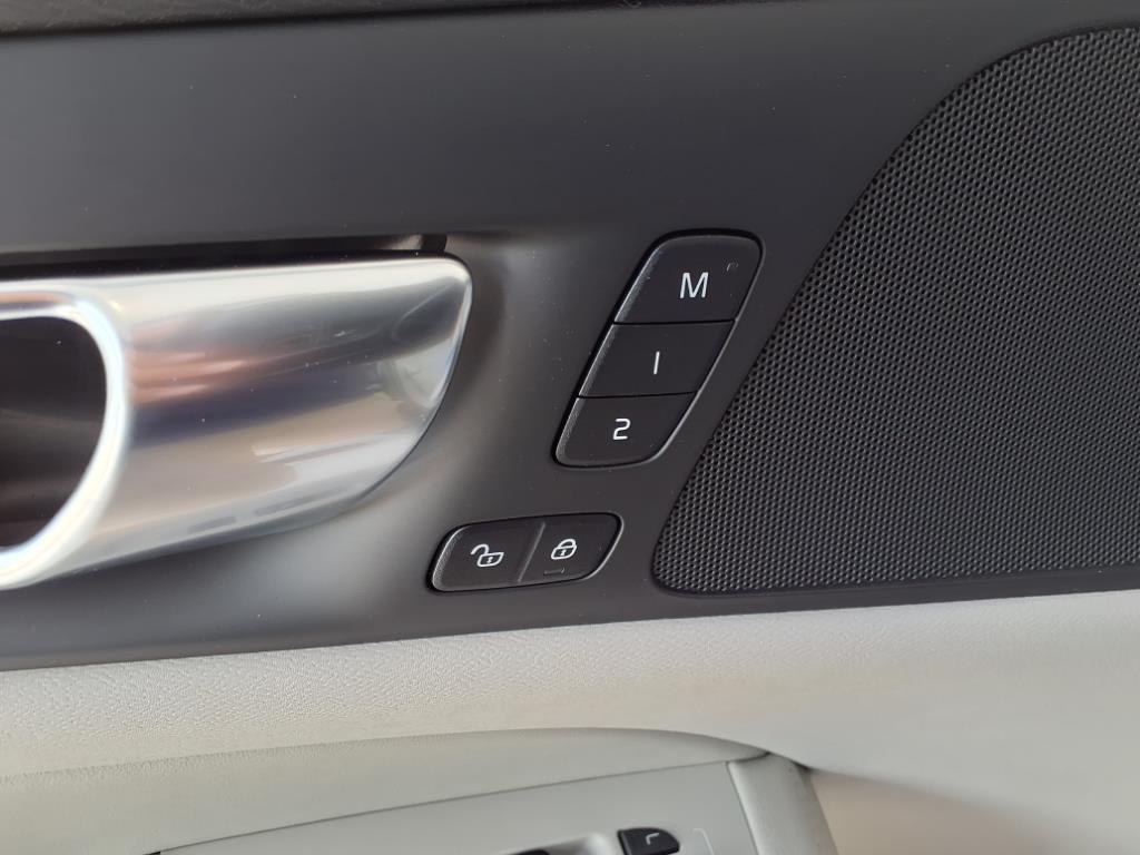 2025 Volvo V60 Cross Country Plus - Photo 13