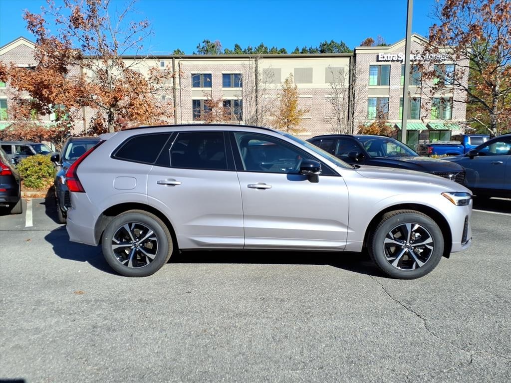 New 2026 Volvo XC60 B5 Core SUV