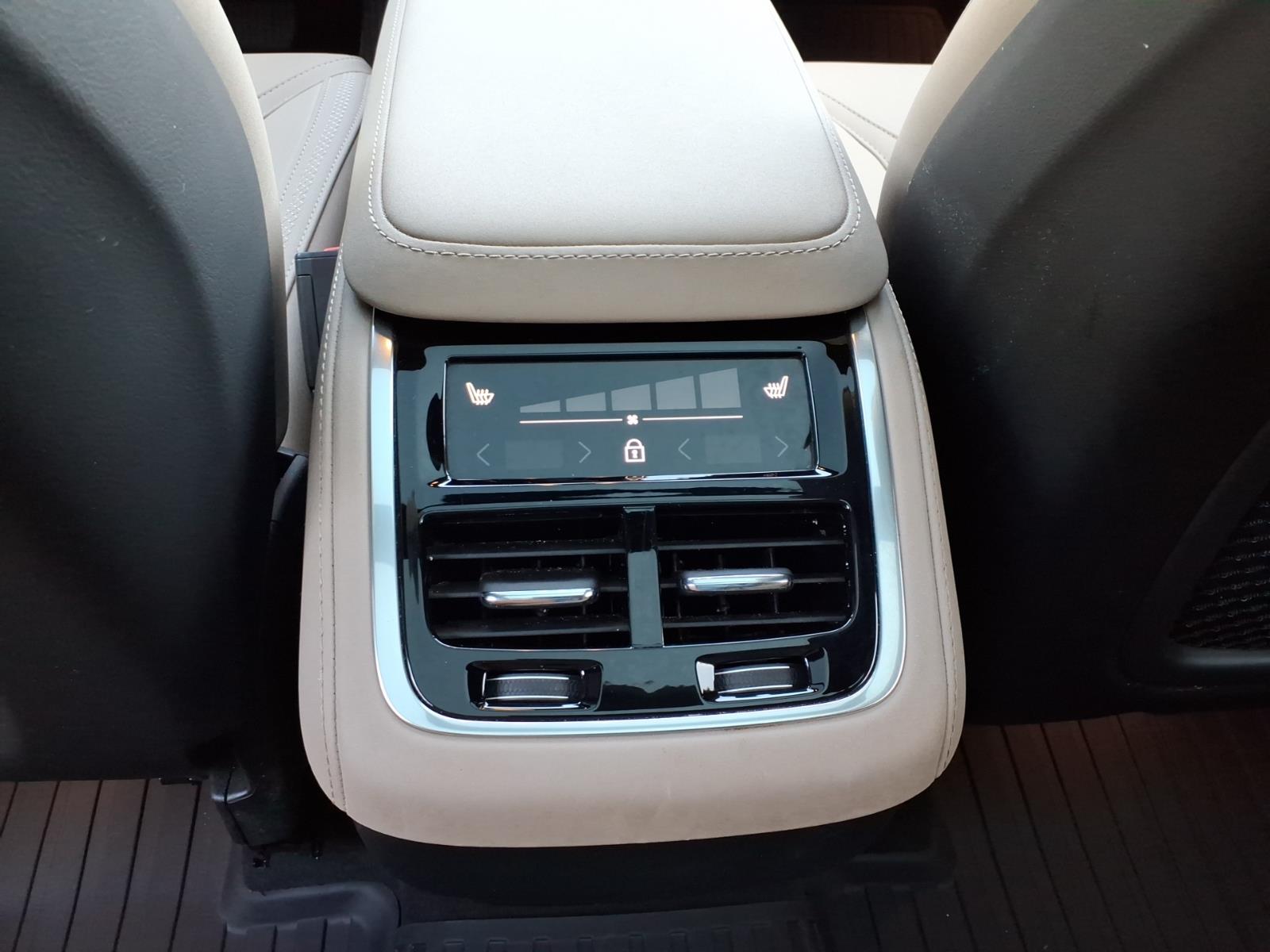 2026 Volvo XC90 Plus - Photo 9