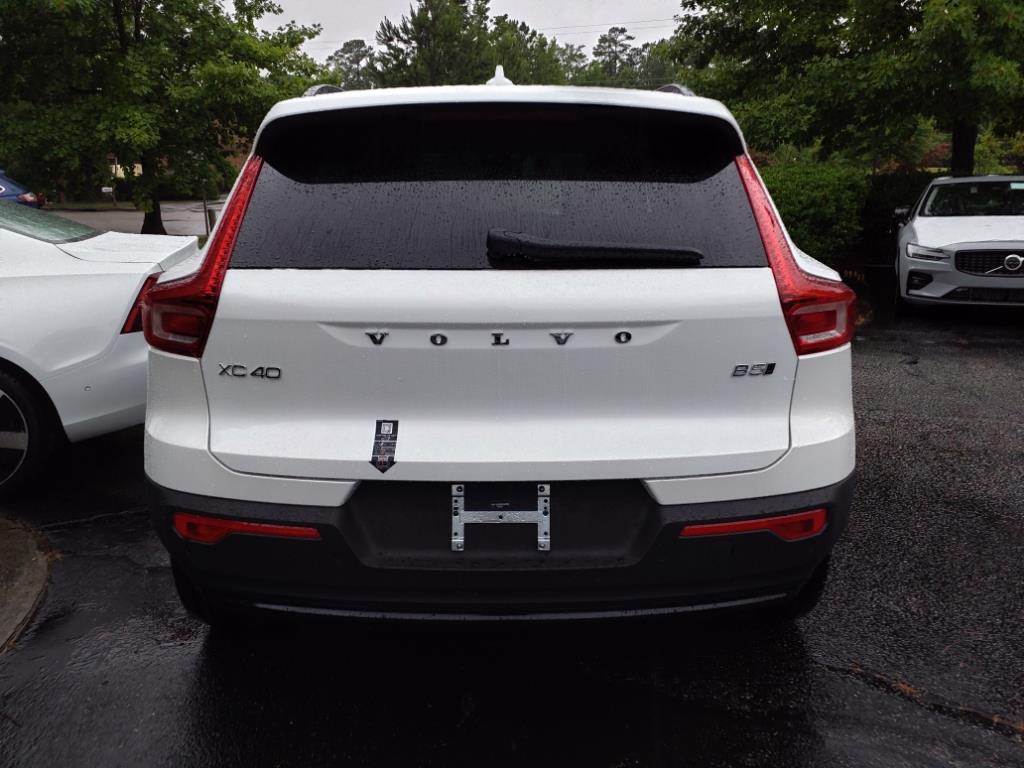 2025 Volvo XC40 Plus photo 4