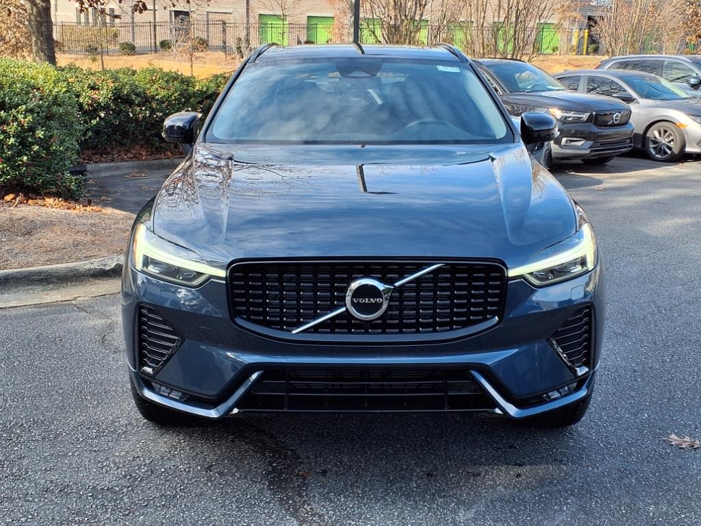 2025 Volvo XC60 B5 Core photo 2