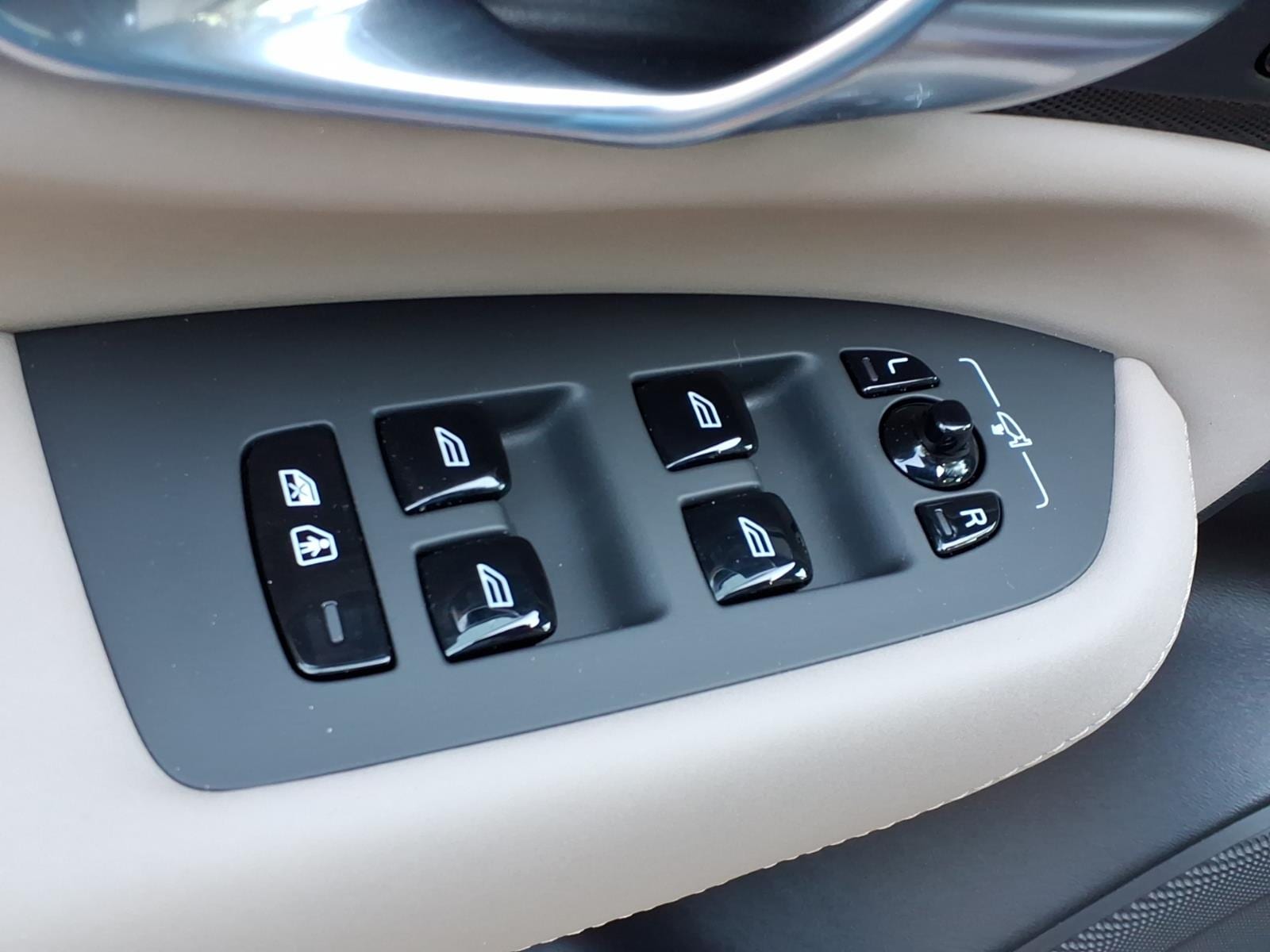 2026 Volvo XC90 Plus - Photo 13