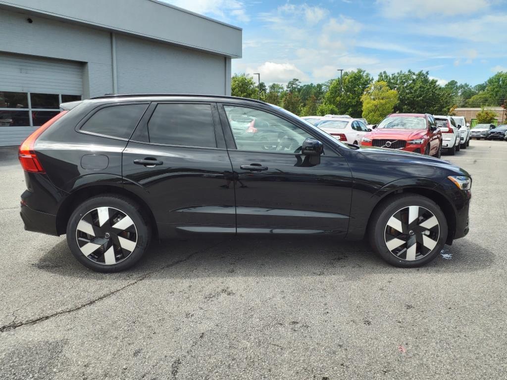 2025 Volvo XC60 Hybrid T8 Plus photo 2
