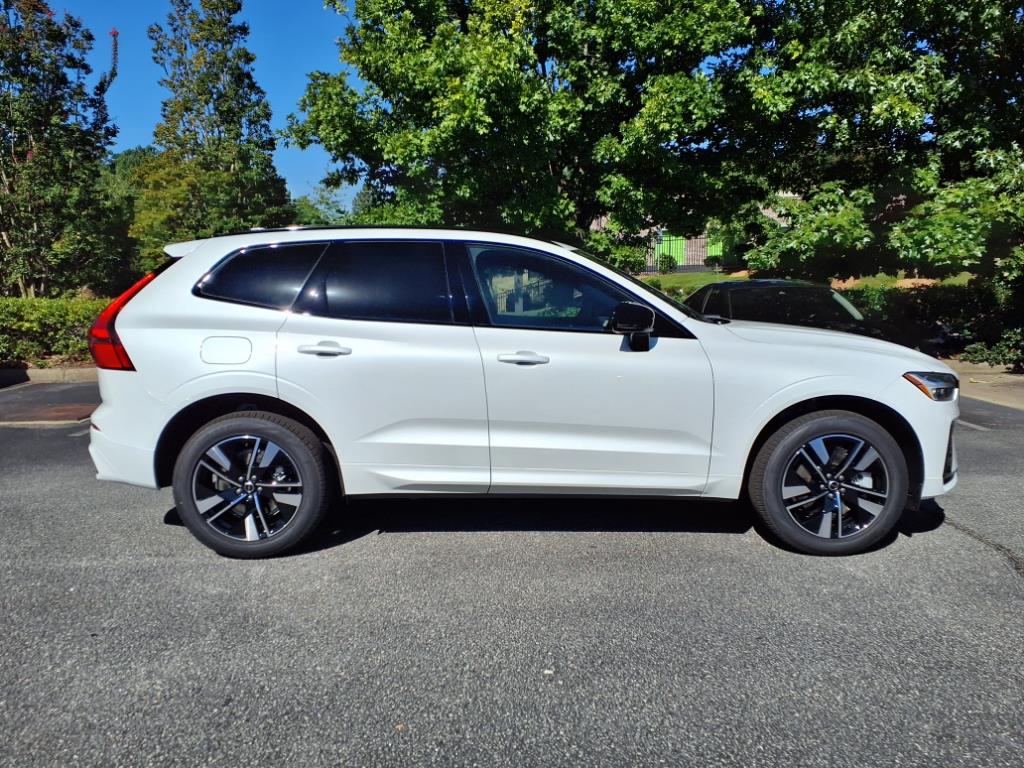 2026 Volvo XC60 Hybrid T8 Core photo 2