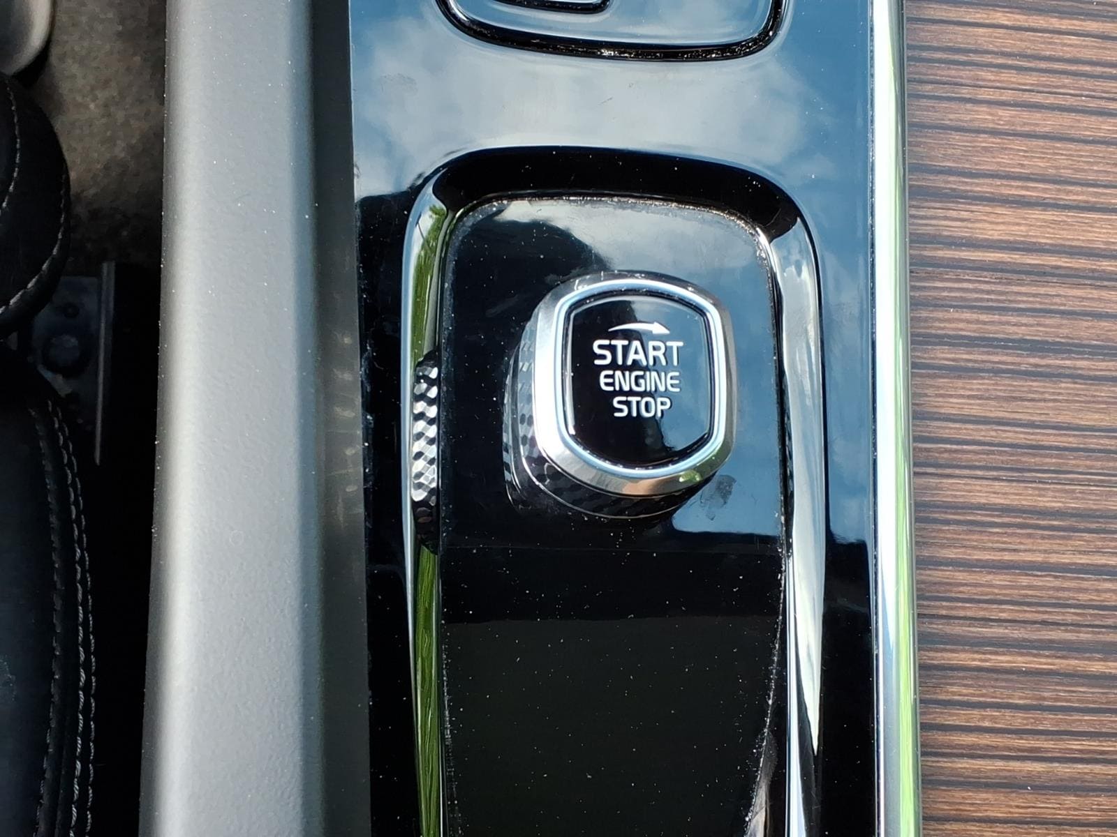 2023 Volvo XC60 Ultimate - Photo 25