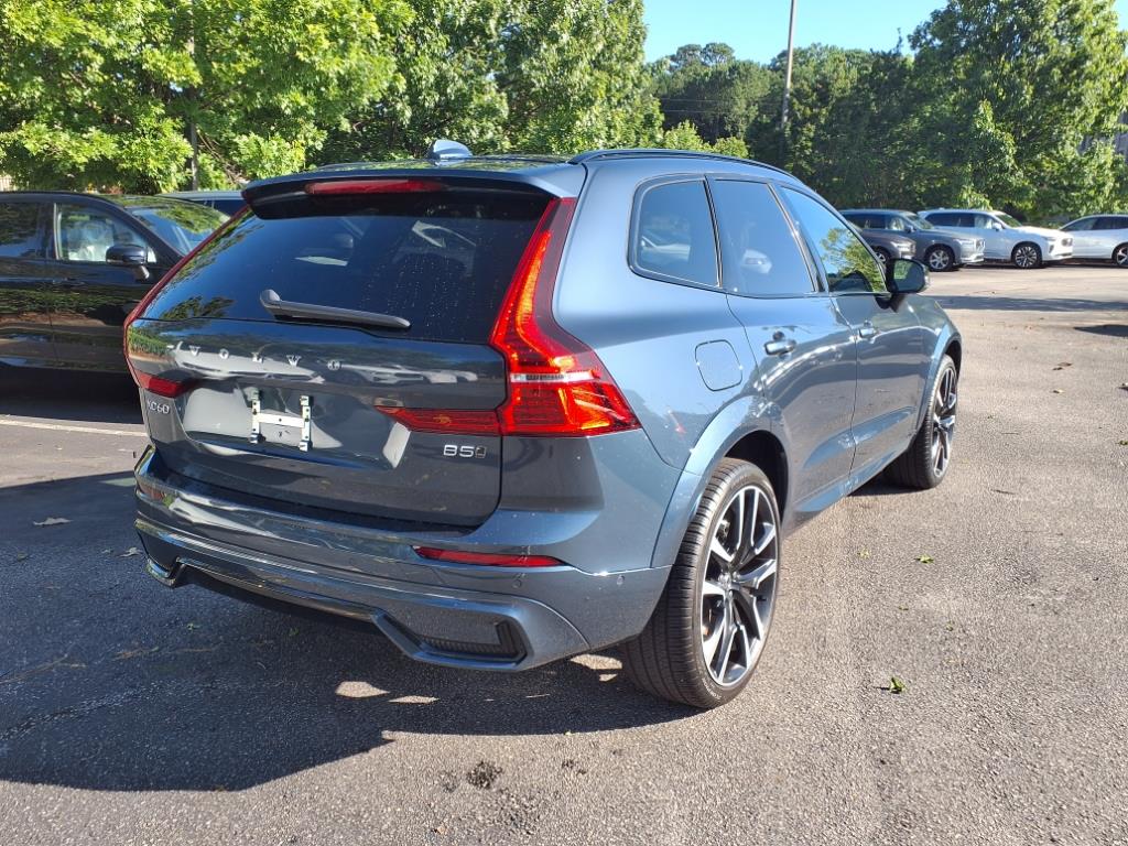 2025 Volvo XC60 B5 photo 2