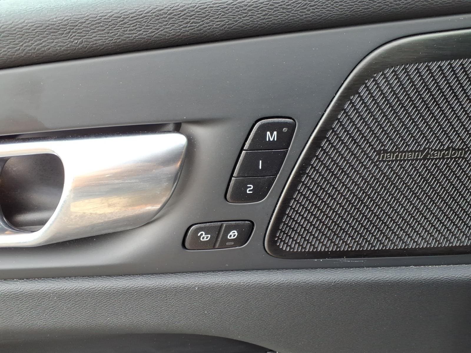 2023 Volvo XC60 Ultimate - Photo 17