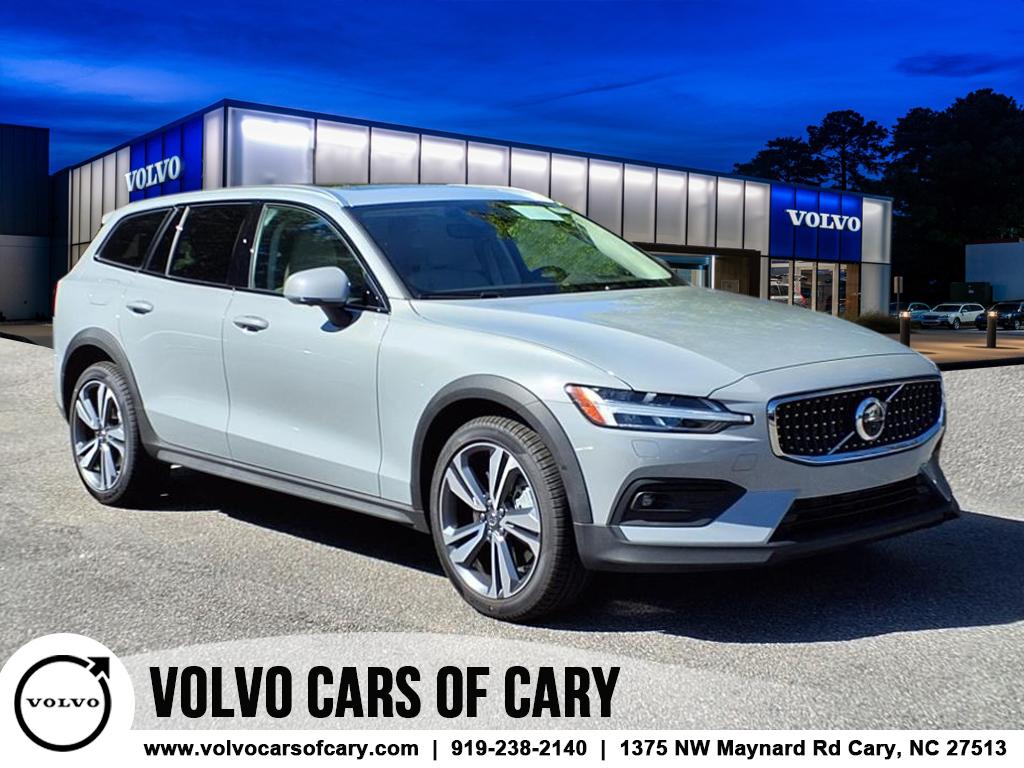 2026 Volvo V60 Cross Country Plus's photo