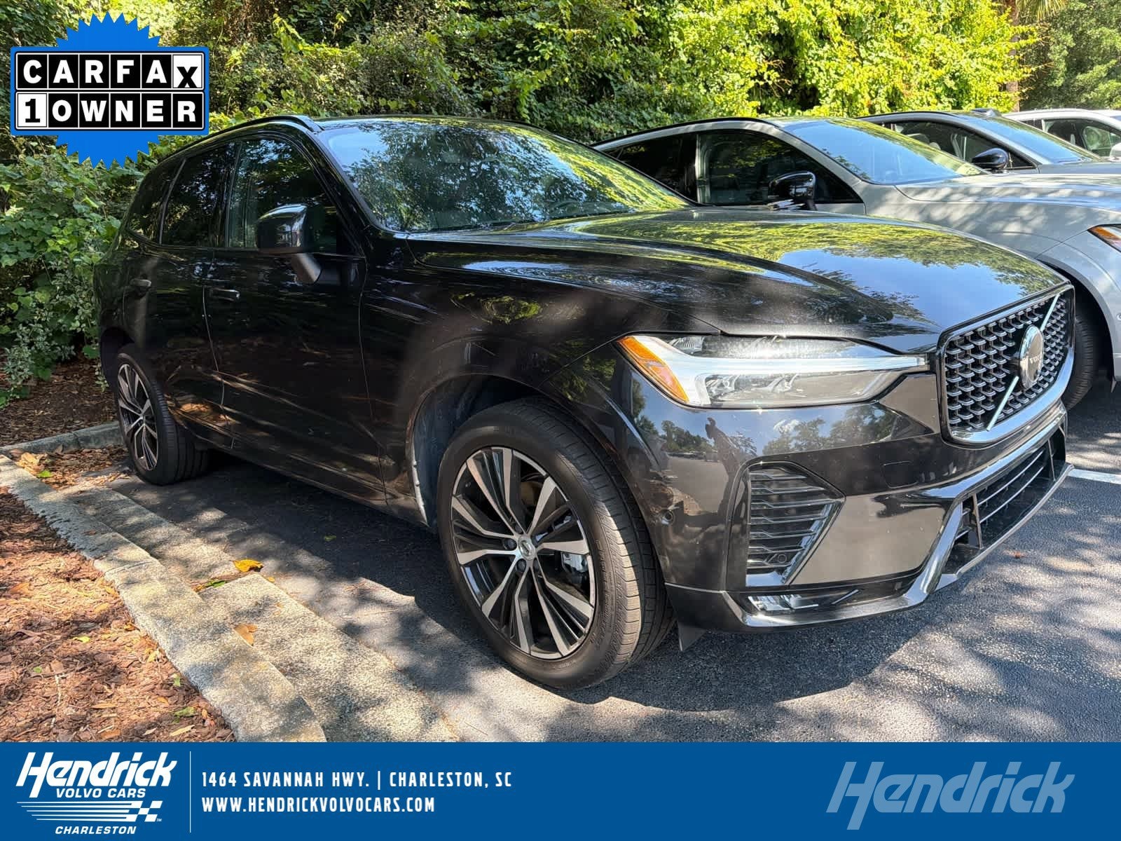 2024 Volvo XC60 B5 Plus Dark Theme AWD's photo