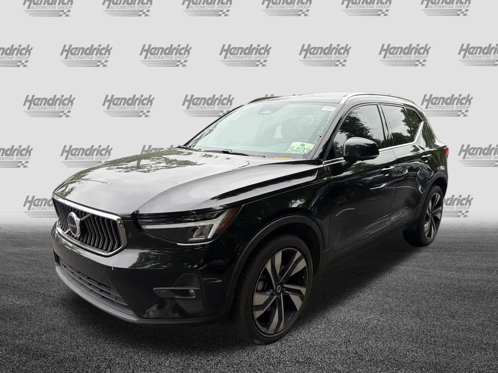 2023 Volvo XC40 Plus Bright Theme photo 3